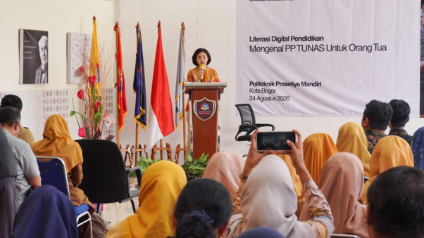 Gambar: Pembukaan Kegiatan Literasi Digital oleh Ketua Tim Literasi Digital Sektor Pendidikan dan Disabilitas, Diah Aliefya.