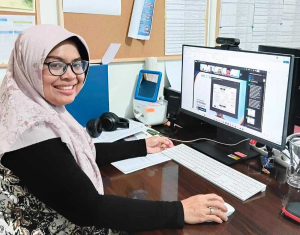 "Saya Mencoba Membuat Mini Apps CFM," Cerita Novita Manfaatkan Pelatihan AI Terapan unt...