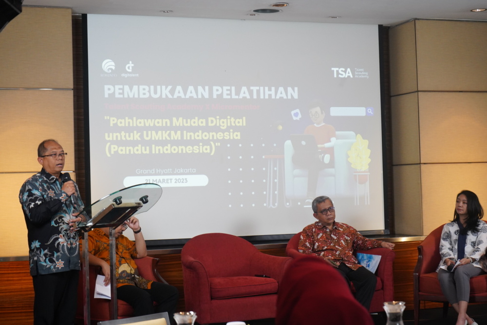 Gambar: Kepala Badan Litbang SDM KemenKominfo Membuka Pelatihan TSA Pahlawan Muda Digital UMKM Indonesia x Micromentor