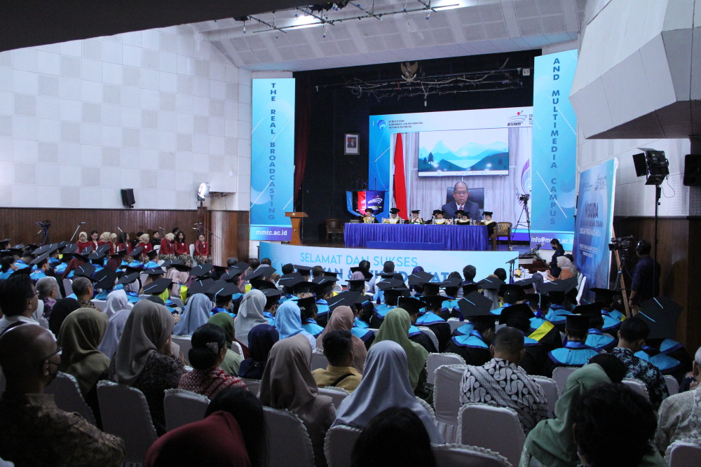 Gambar: Foto Upacara Wisuda STMM Periode II Tahun 2023