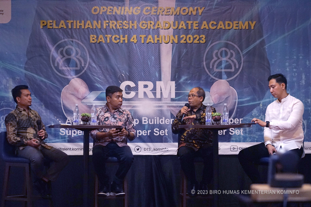 Gambar: Live Talkshow tentang Pelatihan CRM 