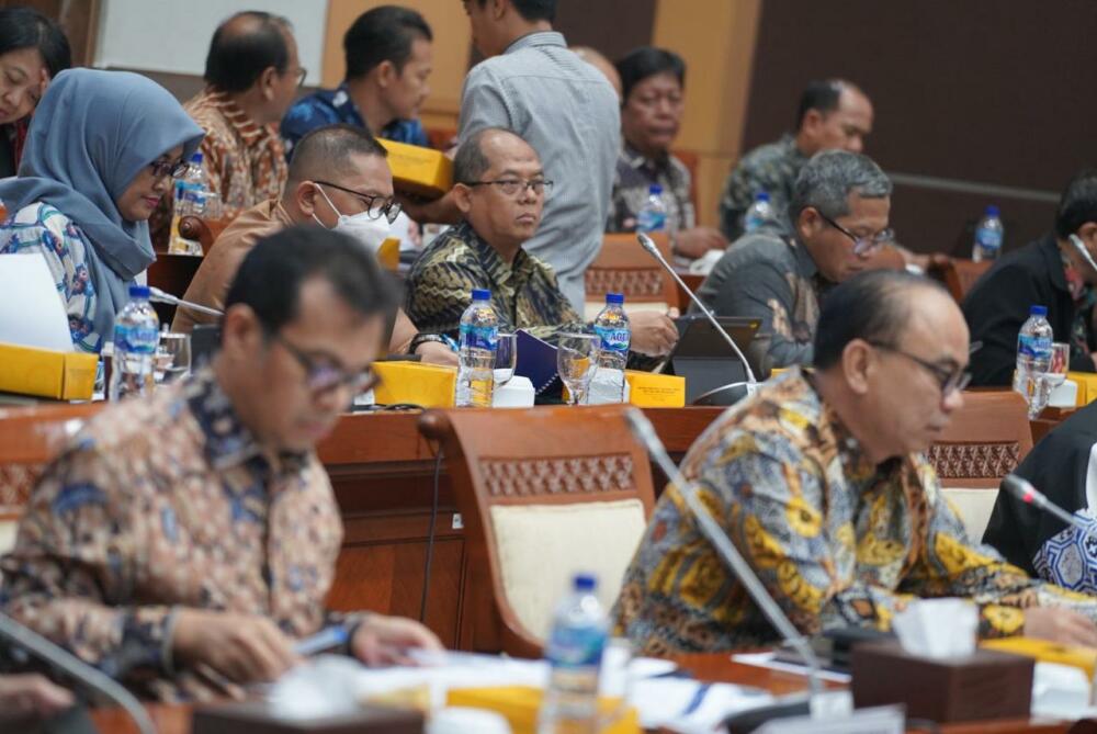 Gambar: Foto Kepala Badan Pengembangan SDM Kominfo Bersama Menkominfo dan Wakil  Menkominfo Pada Rapat Kerja Kementerian Kominfo  Bersama Komisi I DPR RI 