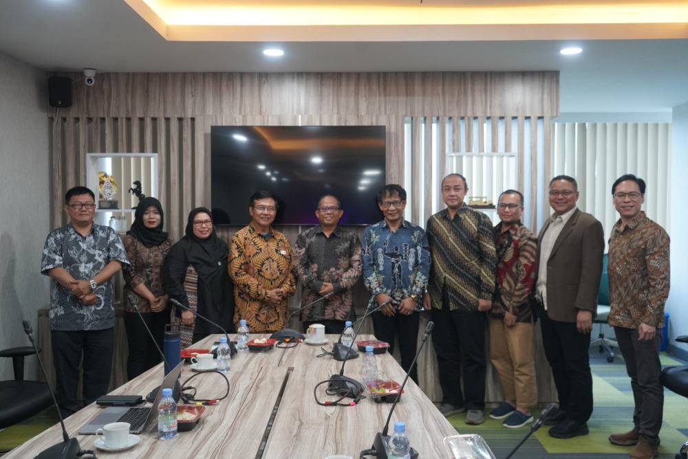 Gambar: Foto Kepala Badan Pada Presentasi Alumni Program Digital Leadership Academy (DLA) yang dikirim mengikuti training di USA melalui program IVLP Tahun 2023