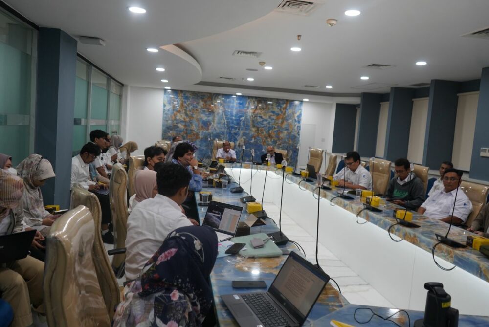 Gambar: Foto Rapat Kerja Untuk Monitoring Capian Kinerja Pusat Penelitian dan Pengembangan Sumber Daya dan Perangkat Pos dan Informatika (Puslitbang SDPPPI)