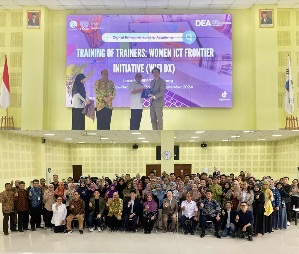 Gambar: Foto Kementerian Kominfo dan UN-APCICT Gelar Pelatihan Women ICT Frontier Initiative untuk Mendukung Pemberdayaan Perempuan di Era Digital