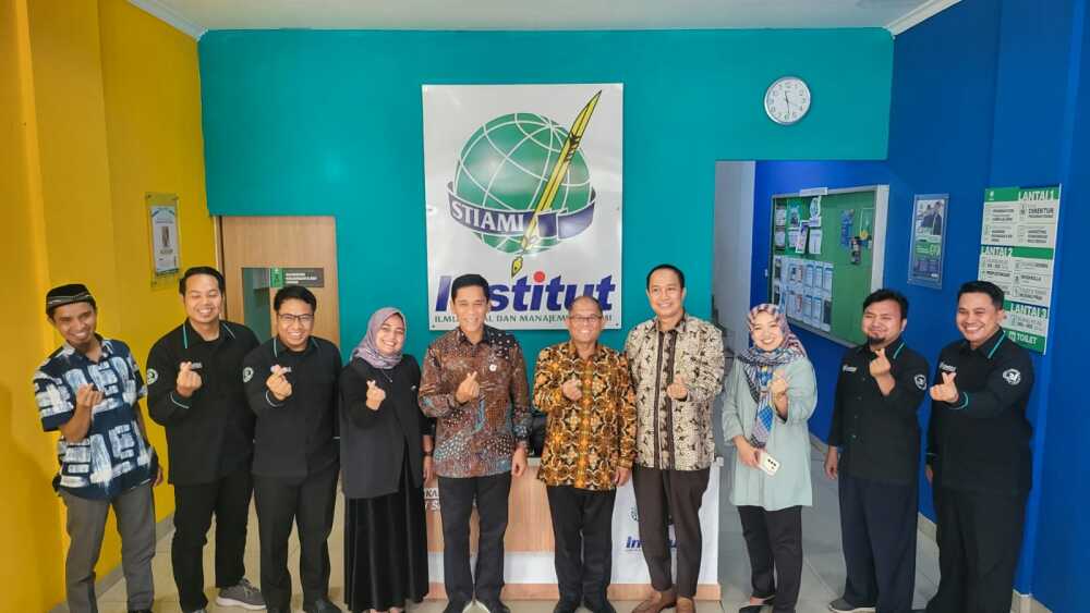 Gambar: Foto Kegiatan Kuliah Umum di Institut STIAMI: Peluang dan Tantangan Bisnis Digital Menuju Indonesia Emas 