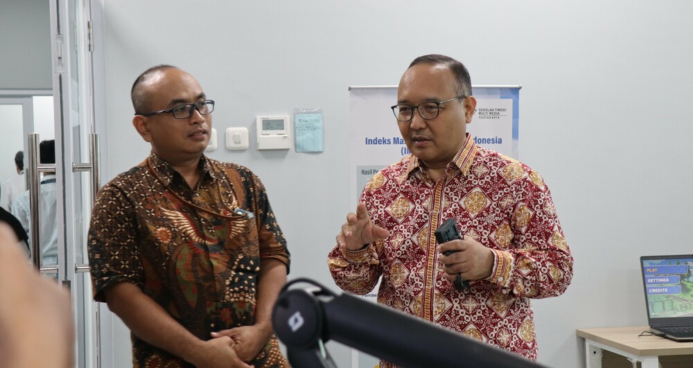 Gambar: Kepala BPSDM Komdigi, Boni Pudjianto mengunjungi tiga pusat studi di STMM, Jumat (5/12).