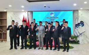 Foto bersama para pejabat dan pak menteri