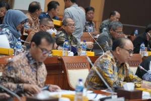 Foto Kepala Badan Pengembangan SDM Kominfo Bersama Menkominfo dan Wakil  Menkominfo Pada Rapat Kerja Kementerian Kominfo  Bersama Komisi I DPR RI 