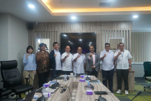 Foto Kepala Badan Pada Kunjungan ITU (International Telecommunication Union) Area Representative for Southeast Asia untuk Pelaksanaan DTC Meeting di Bali 