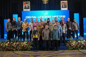 Foto Kepala Badan Pada Digital Leader Meeting 2024 Bersama  Menteri Kominfo dan Wakil Menteri Kominfo