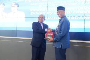 Foto Kepala Badan dan Gubernur Sumbar Pada Kegiatan Digital Leadership Academy (DLA) dan Government Transformation Academy (GTA) Di  Provinsi Sumatera Barat Tahun 2024