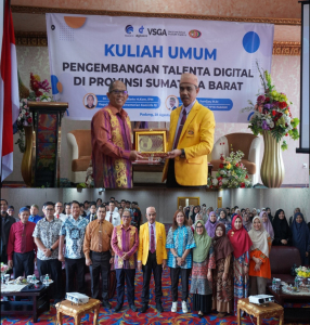 Foto Kegiatan Penandatangan MoU dan Kuliah Umum Pengembangan Talenta Digital di Universitas Putra Indonesia YPTK Padan