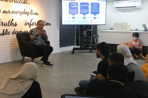 Ngopi Bareng dengan Humas Komdigi dan Wartawan bersama Kepala BPSDM Komdigi mengulas eksistensi B...