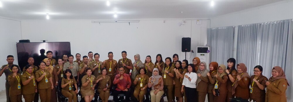 Gambar: Dr. I Nyoman Adhiarna, hadir sebagai narasumber utama dalam pelatihan ‘Manajemen Pelayanan Publik di Lingkungan Pemerintah Provinsi Kalimantan Tengah’