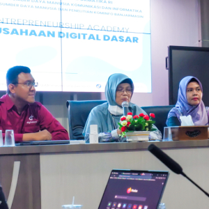 Pelatihan Kewirausahaan Digital Dasar di SMKN 3 Banjarmasin