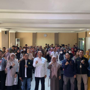 Foto Bersama pada Acara Pembukaan Kegiatan TA Aplikasi Perkantoran Batch 1 Makassar