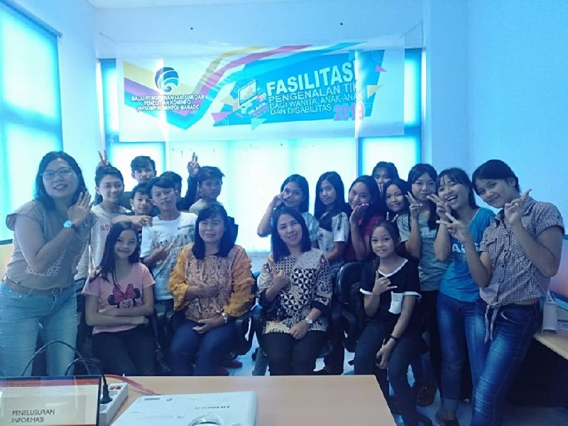 Gambar: Gambar peserta pelatihan internet positif siswa SMP di Sulawesi Utara