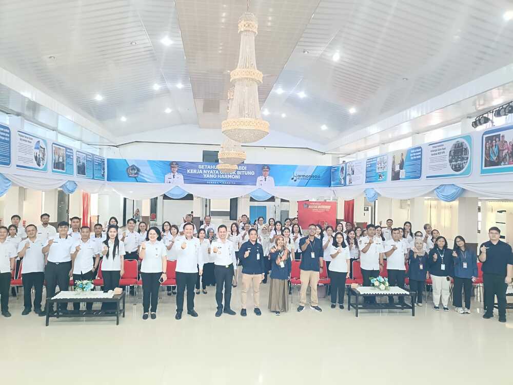 Gambar: Kolaborasi penguatan kompetensi ASN melalui Sosialisasi Microskill oleh Kepala BLSDM Komdigi Manado, Arsyad, S.Kom., M.IKom bersama Kepala BKPSDMD Kota Bitung, Give R. Mose, AP, M.Si, didampingi Plt. Kepala Dinas Kominfo Kota Bitung, Altin Abraham Tumengkol, S.IP., M.Si