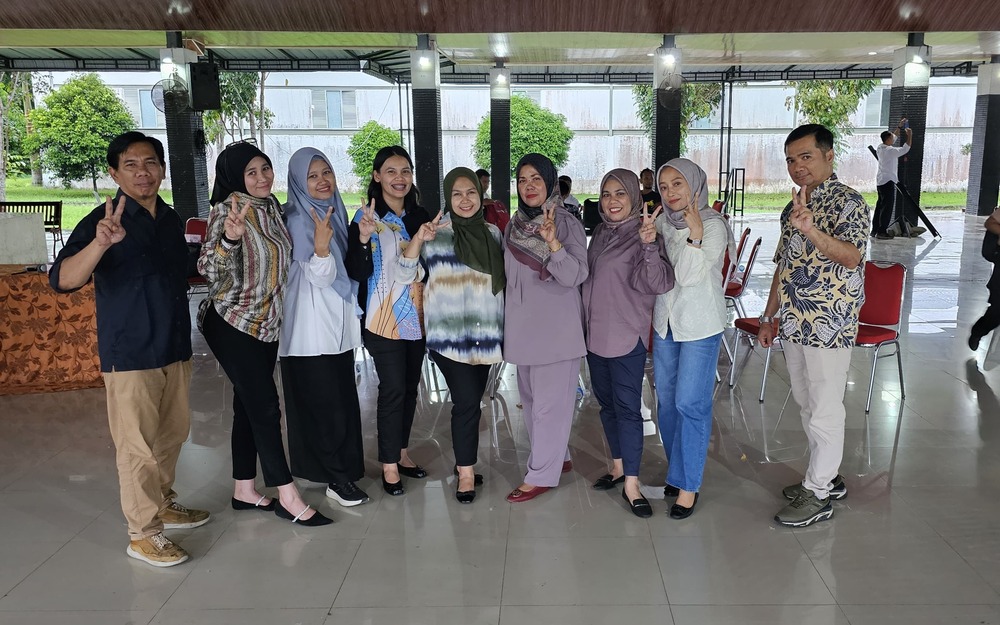 Gambar: Poka II TP PKK Kabupaten Labura bersama Ketua Tim DEA Balai Medan Erwin Manurung dan Instruktur Kelas A Frans H. S. Sembiring