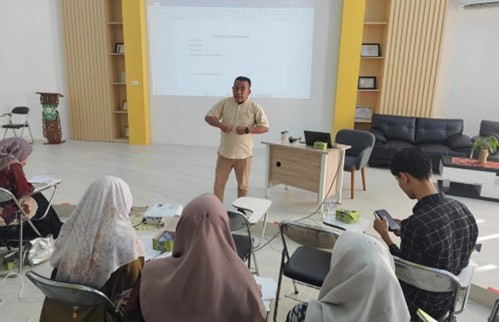 Jarudo Damanik di Kelas Pemasaran Digital Dasar dengan AI