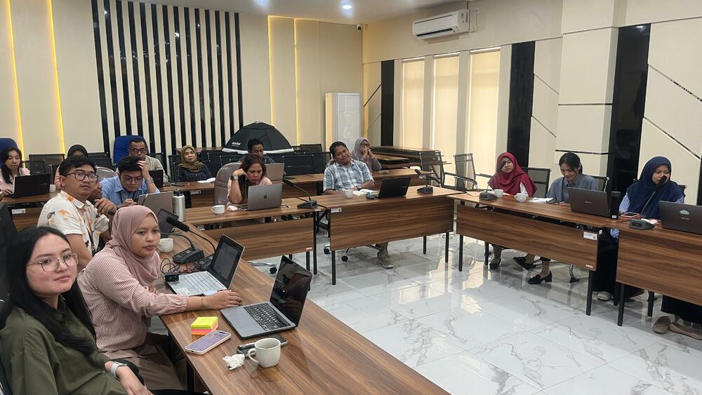Gambar: Kak Itha memimpin rapat evaluasi kelengkapan bukti dukung penilaian Zona Integritas Tahun 2025