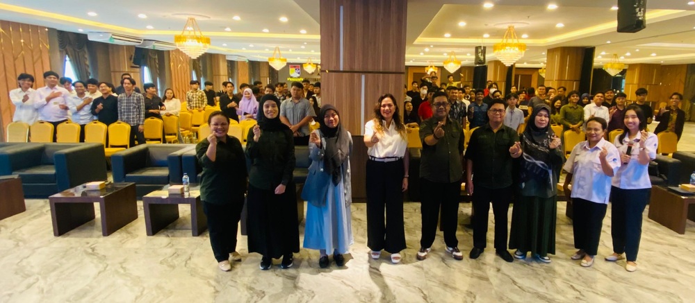 Gambar: DR Christiany Juditha, S.Sos., MA dan Wakil Rektor Universitas Prima Indonesia, Dr.dr. Ali Napiah Nasution, M.K.T., M.K.M., Sp.KKLP(K) COPC menghadiri Sosialisasi FGA