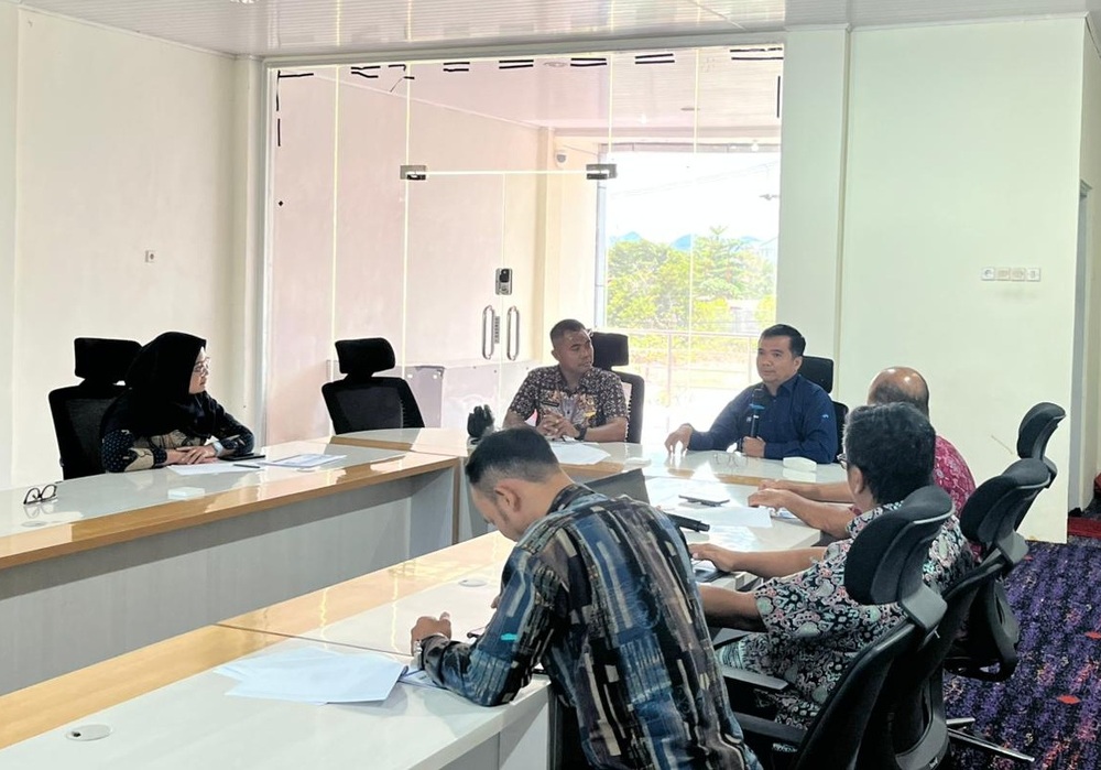 Gambar: Kepala Bidang Informasi dan Komunikasi Publik (IKP), Ahmad Sirajudin menerima Kunjungan Frans H. S. Sembiring dan tim BBLSDM Komdigi Medan