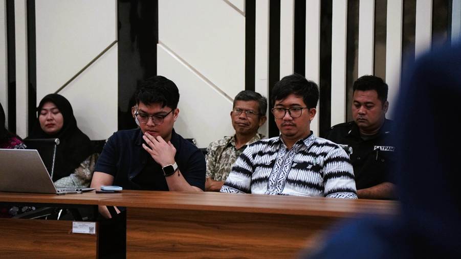 Pegawai BBLSDM Komdigi Medan menyimak arahan dalam kegiatan penandatanganan pakta integritas.