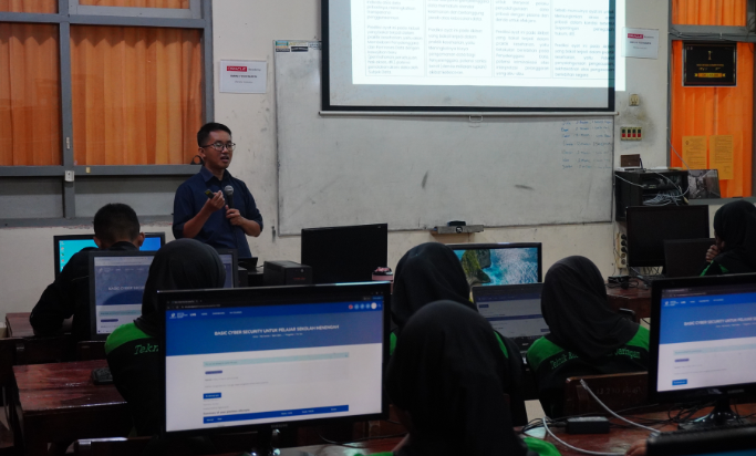 Gambar: footage smk3 website 