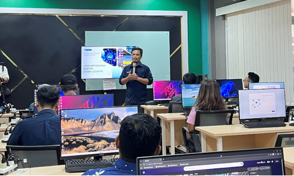 Gambar: Kabalai BLSDM Komdigi Yogya memberikan sambutan dan pengarahan pada kegiatan Pelatihan Inkubasi &amp; Akselerasi Desa Wisata