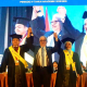 Dr. Ir. Arnanto Nurprabowo, M.P. bersama wisudawan dalam rangkaian Wisuda Program Sarjana dan Sarjana Terapan Periode IV Tahun Akademik 2025/2026 UGM